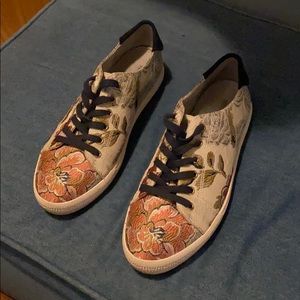 Nine west floral shoes